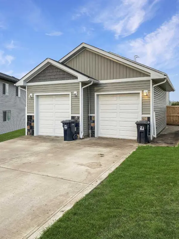 9717 112 AVE #B, Clairmont, AB T8X5C2