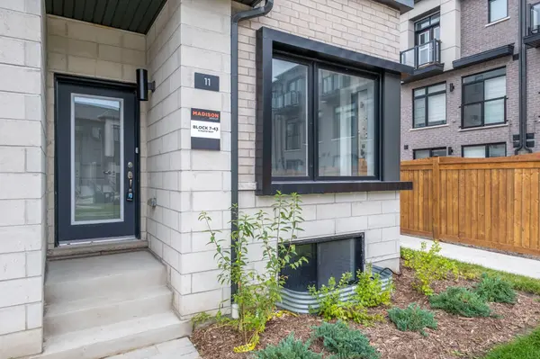 11 Pluto WAY, Whitby, ON L1M 0M7