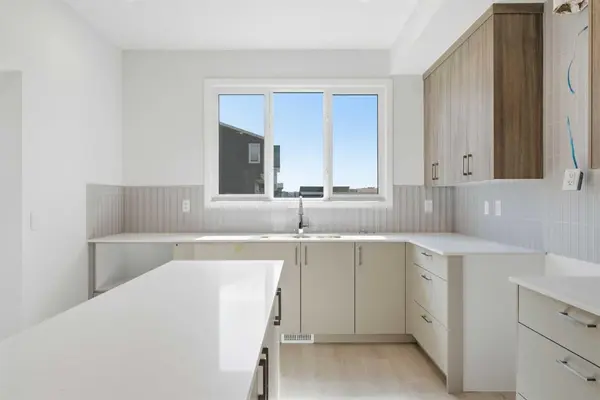 131 Royston WAY NW, Calgary, AB T3L 0N7