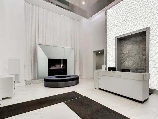 16 Concord PL #318, Grimsby, ON L3M 0J1