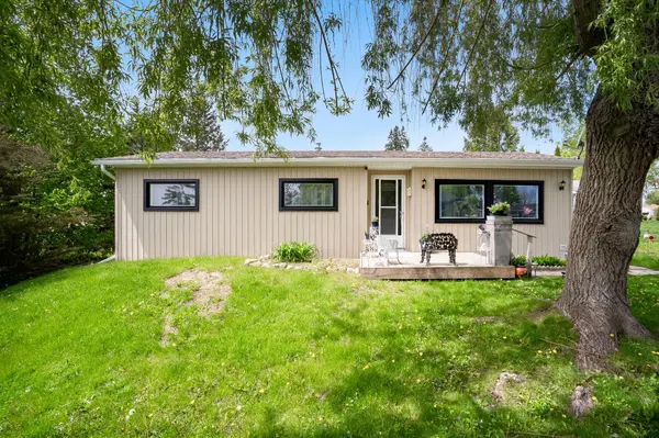 21 Hawthorne DR, Innisfil, ON L9S 1P7