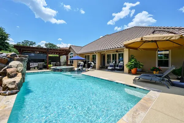 1104 Catalina Bay Boulevard, Granbury, TX 76048
