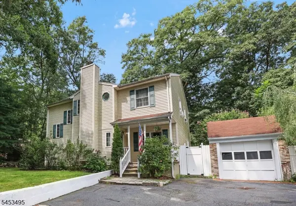 36 Maple Lake Rd, Kinnelon Boro, NJ 07405