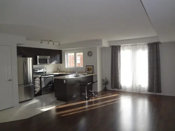 47 Hays BLVD #10, Oakville, ON L6H 0J1