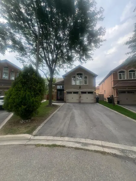 7 Ladywood CT, Brampton, ON L6Z 4T9