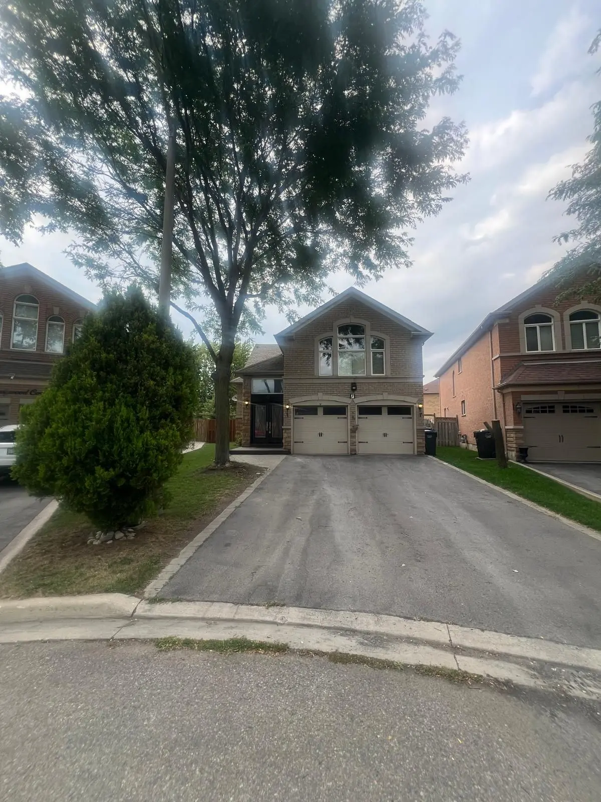 7 Ladywood CT, Brampton, ON L6Z 4T9