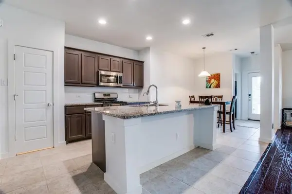 1905 Ranch Trail Road, Aubrey, TX 76227