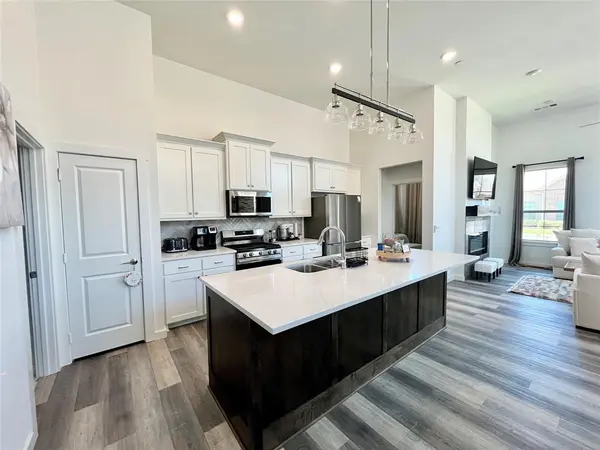 2621 Chablis Drive, Grand Prairie, TX 75054