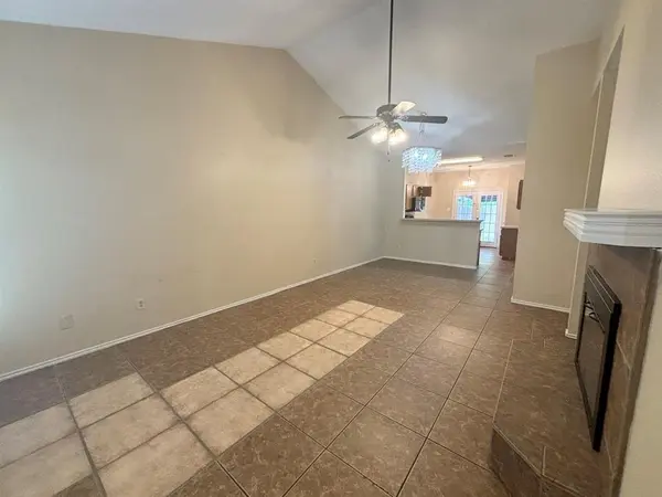 2915 Roxboro Road, Euless, TX 76039