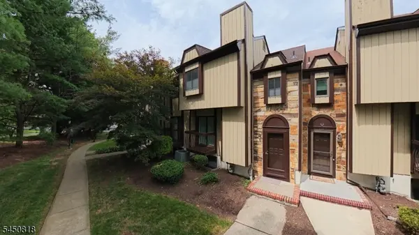 119 Wimbledon Sq, Washington Twp., NJ 07840