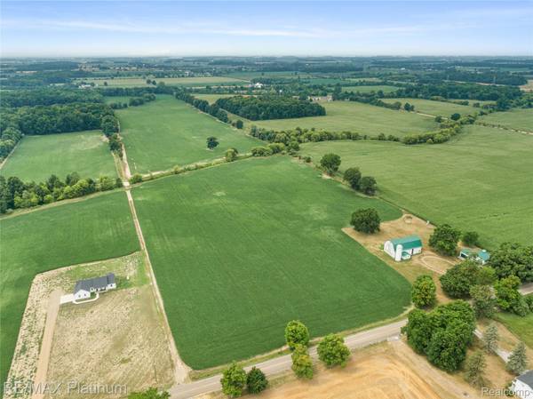 1136 S Nichols RD, Clayton Charter Township, MI 48473
