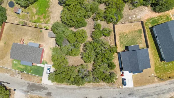 2513 Creekview Drive, Granbury, TX 76048
