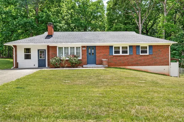 180 Hydaway DR, Forest, VA 24551