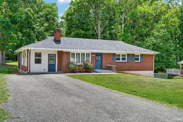 180 Hydaway DR, Forest, VA 24551