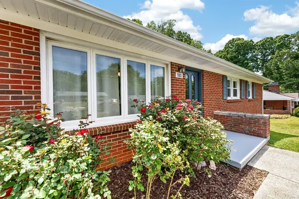 180 Hydaway DR, Forest, VA 24551