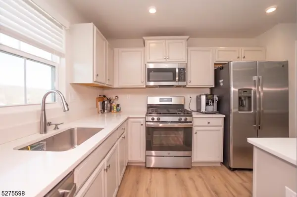 35 Lam Dr, Hardyston Twp., NJ 07419