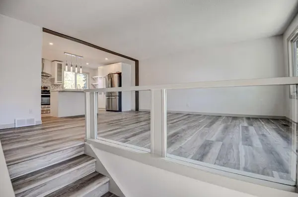 205 Allan CRES SE, Calgary, AB T2J 0T3
