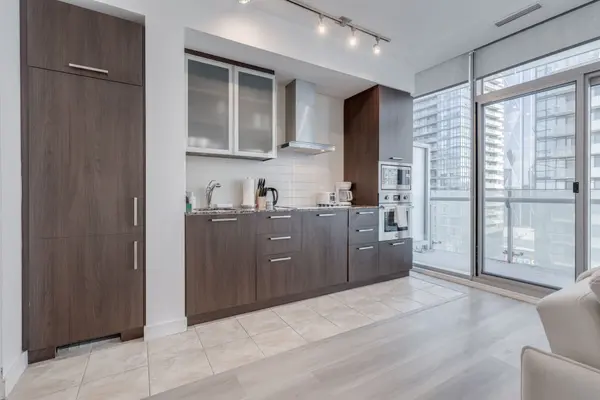 14 York ST #1812, Toronto C01, ON M5J 0B1