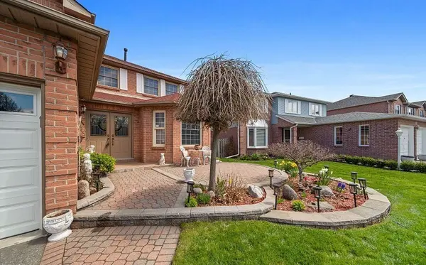 915 Catskill DR E, Oshawa, ON L1J 8J9