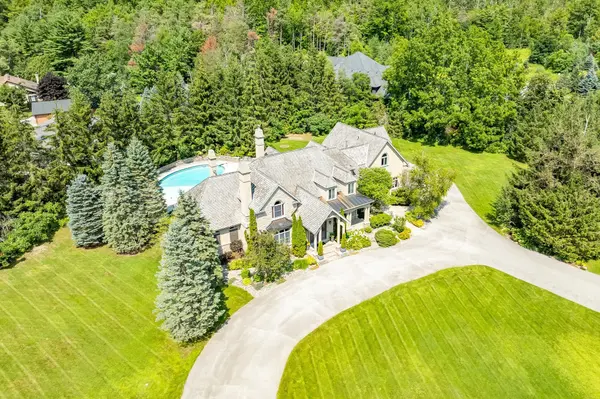 6 Midves CT, Springwater, ON L9X 0P3