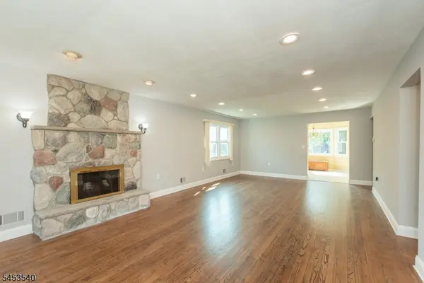 61 Elm St, Clifton City, NJ 07013