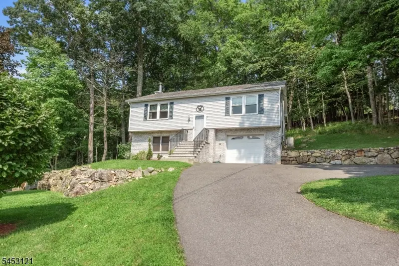 65 Prospect Point Rd, Jefferson Twp., NJ 07849