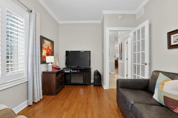 19 Goldora Private, Kanata, ON K2T 1K8