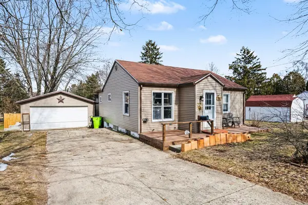 1008 W Grove ST, Greenville, MI 48838