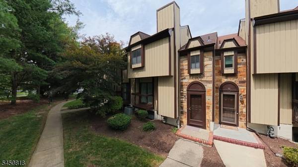 119 Wimbledon Sq, Washington Twp., NJ 07840