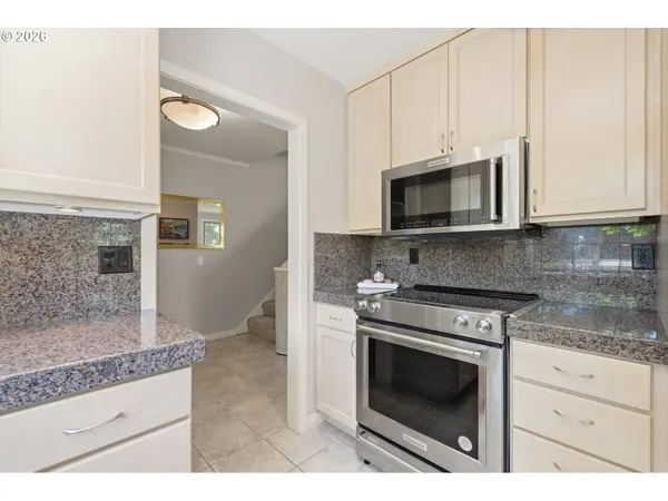 70 OSWEGO SMT, Lake Oswego, OR 97035
