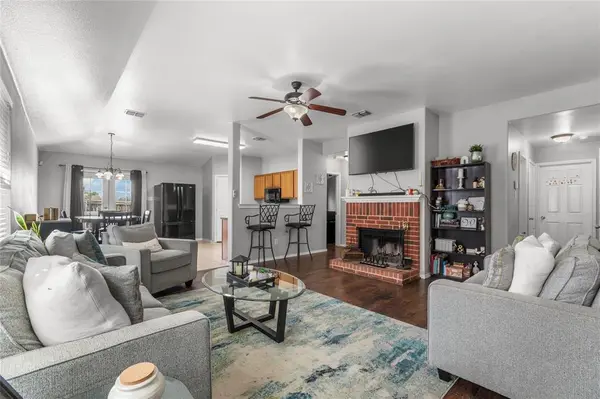 1225 Glencoe Drive, Glenn Heights, TX 75154