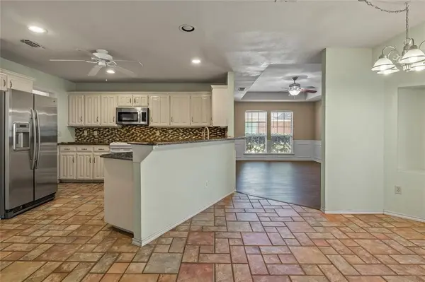 3715 Dahlia Drive, Grand Prairie, TX 75052