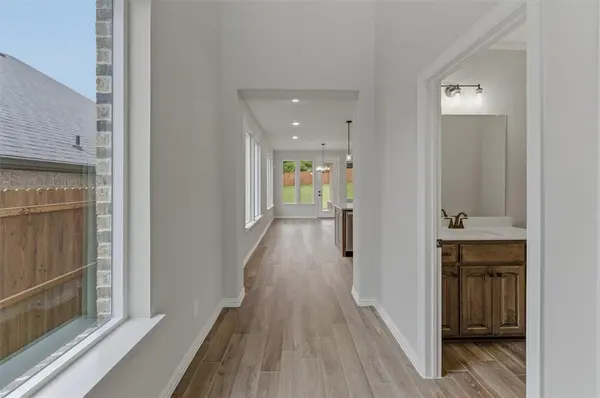 545 Waterford Park Boulevard, Weatherford, TX 76087