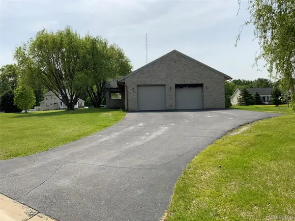 7715 Hidden Knoll CT, Conway Township, MI 48418