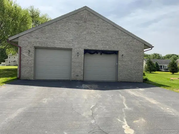 7715 Hidden Knoll CT, Conway Township, MI 48418