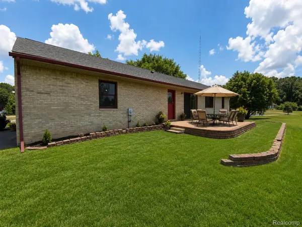 7715 Hidden Knoll CT, Conway Township, MI 48418