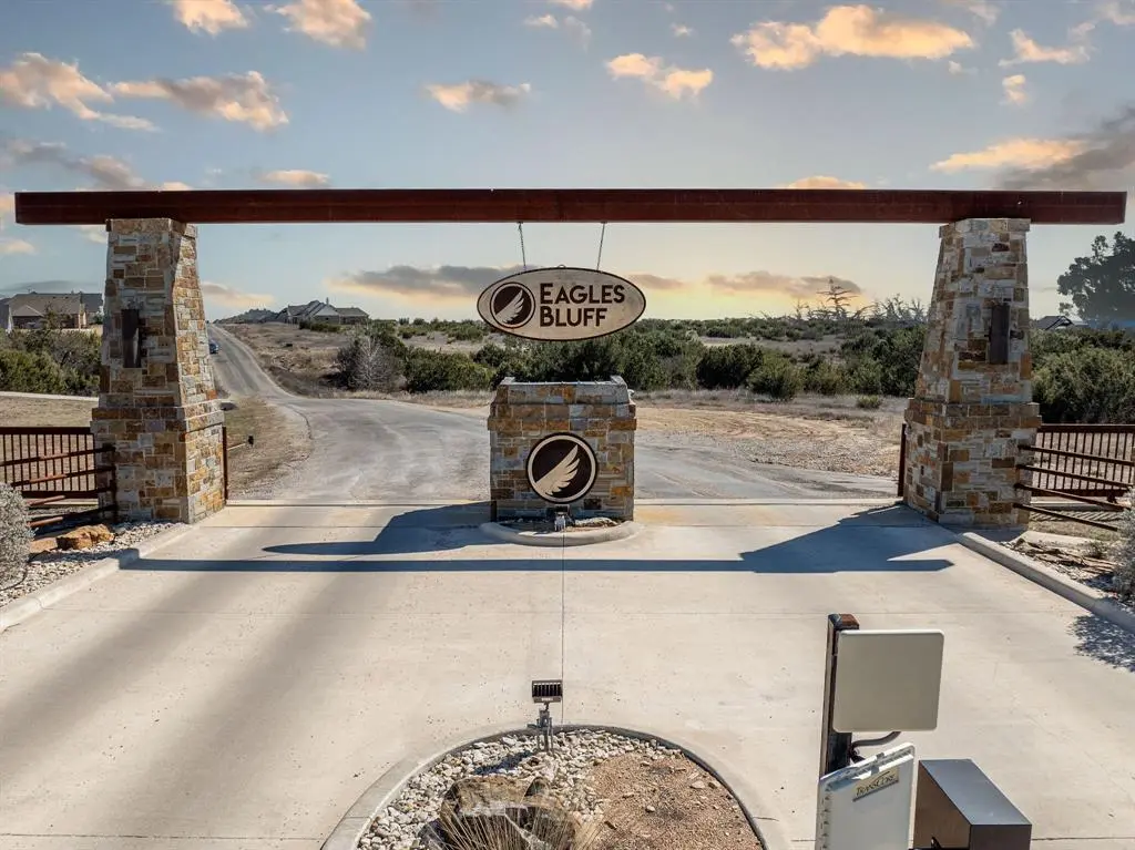 1145 Eagles Bluff Drive, Weatherford, TX 76087