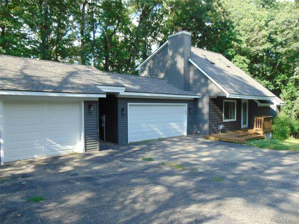 5096 Mohawk AVE, Independence Charter Township, MI 48348