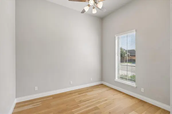 5708 Lake Jackson Drive, Fort Worth, TX 76126
