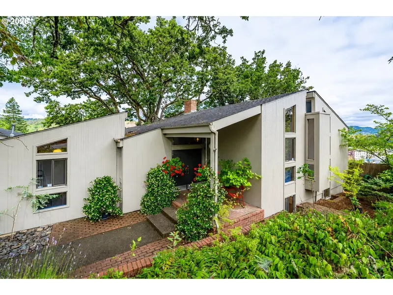 1172 SE HAWTHORNE DR, Roseburg, OR 97470