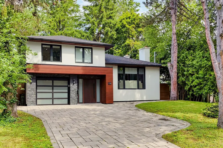 19 Alderdale CT, Toronto C13, ON M3B 2H8