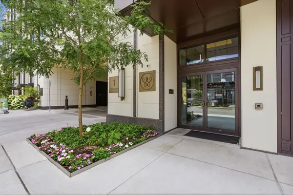 1 Strathgowan AVE #503, Toronto C04, ON M4N 0B3