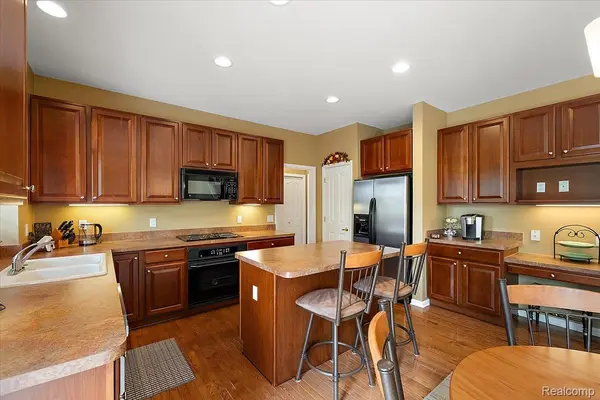 1885 Avon Glen LN, Orion Charter Township, MI 48360