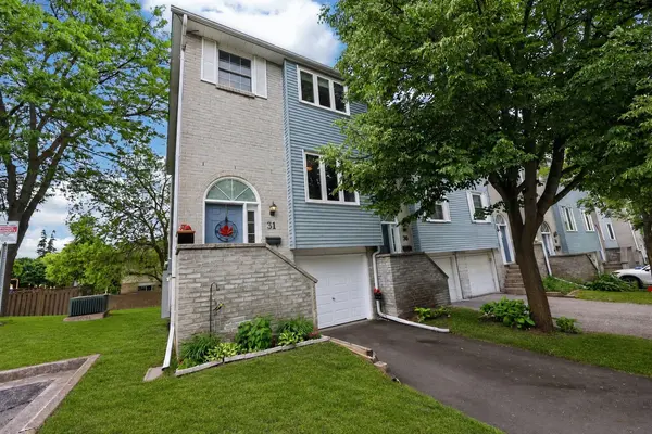 31 Harmony CIR, Bradford West Gwillimbury, ON L3Z 2T8