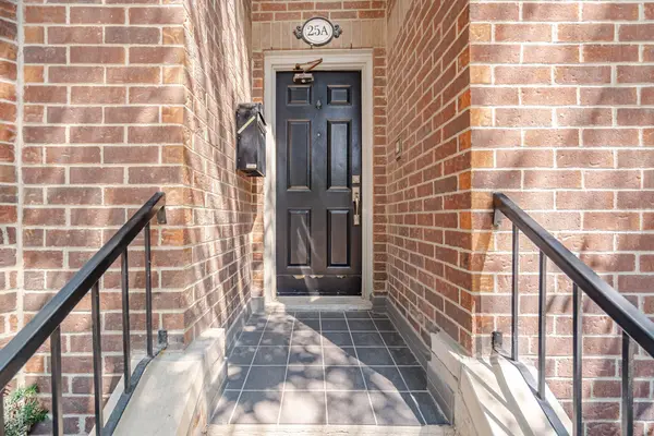 25A Shaw ST, Toronto C01, ON M6J 3T5