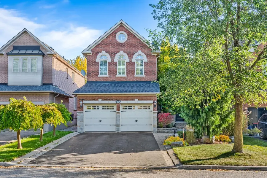 37 RAVINE EDGE DR, Richmond Hill, ON L4E 4J3