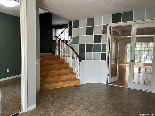 815 Douglas ROAD, Weyburn, SK S4H 2M9
