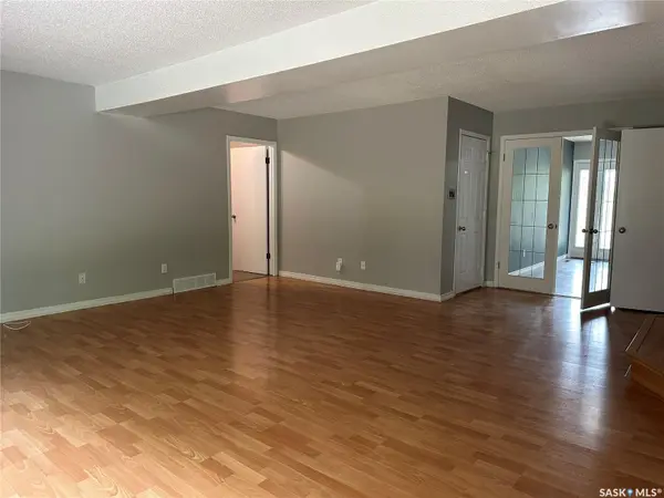 815 Douglas ROAD, Weyburn, SK S4H 2M9
