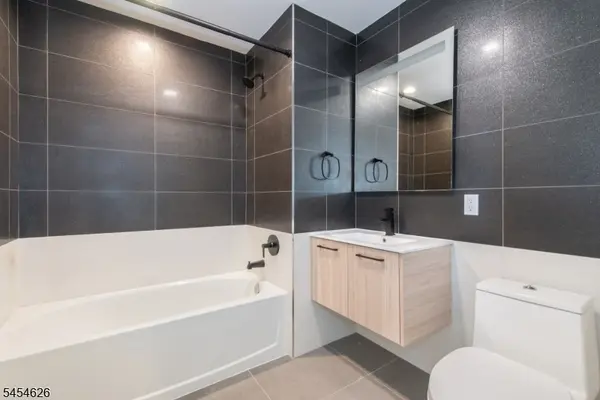 258 S Harrison St #1302, East Orange City, NJ 07018