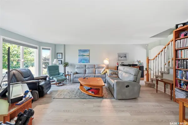 523 Denham WAY, Saskatoon, SK S7R 1E5